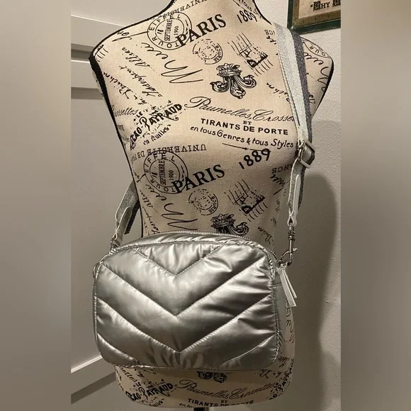 Like New Talbots Metallic Quilted Crossbody Bag silver - Picture 4 of 10